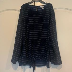NWOT AVA & VIV 2x Navy & white stripped long sleeve blouse. Knotted in front